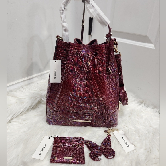 🔹️Brahmin🔹️ Marlowe Sangria Melbourne bucket Bag & card Holder 2 PIECE SET - Picture 1 of 15
